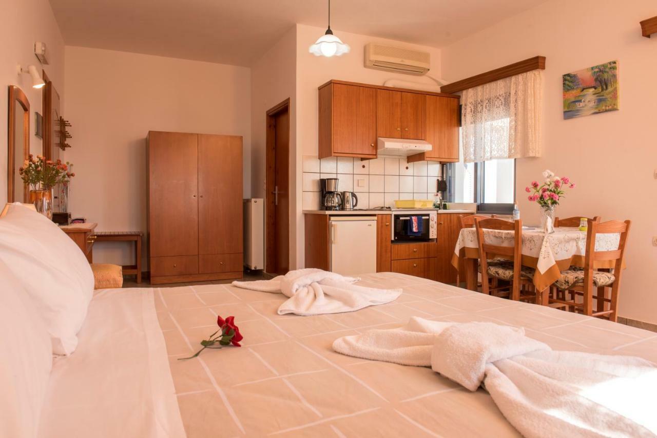 פליאוחורה Roula Apartments מראה חיצוני תמונה